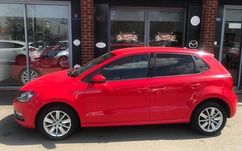 Used VW Polo SE 90 HP (66 kW) 2014 Red Hatchback