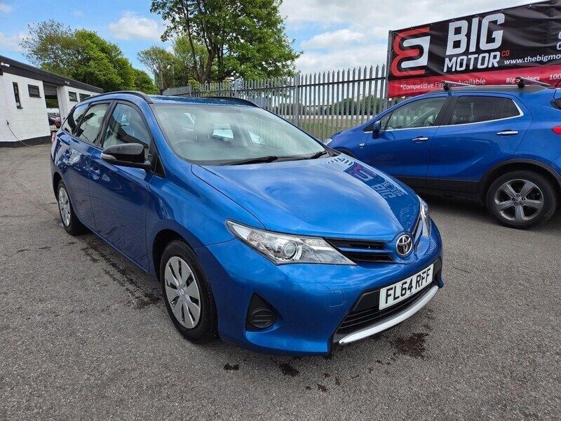 Blue Used 2014 Toyota Auris Active Estate | £3,299 (Fair price) - Image 1/4