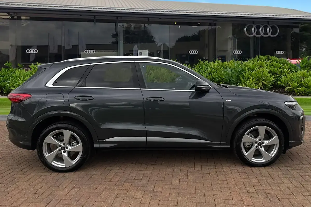 New Audi Q5 S-Line 204 HP (150 kW) 2026 Grey SUV