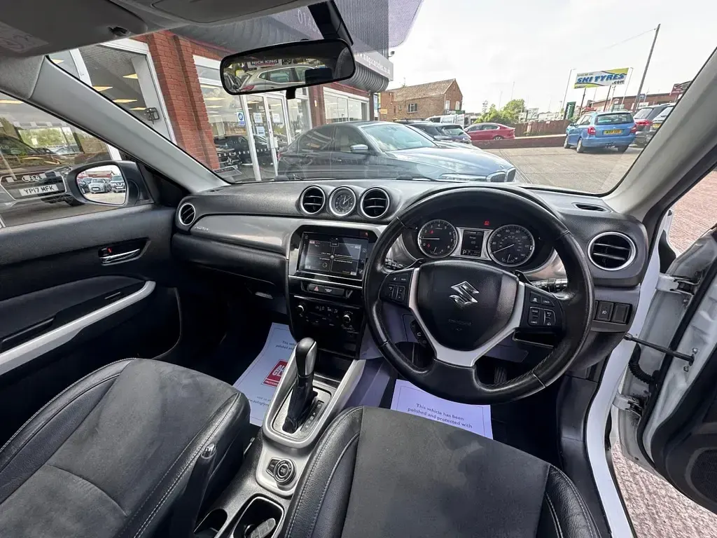 Used Suzuki Vitara SZ5 120 HP (88 kW) 2017 Superior white SUV