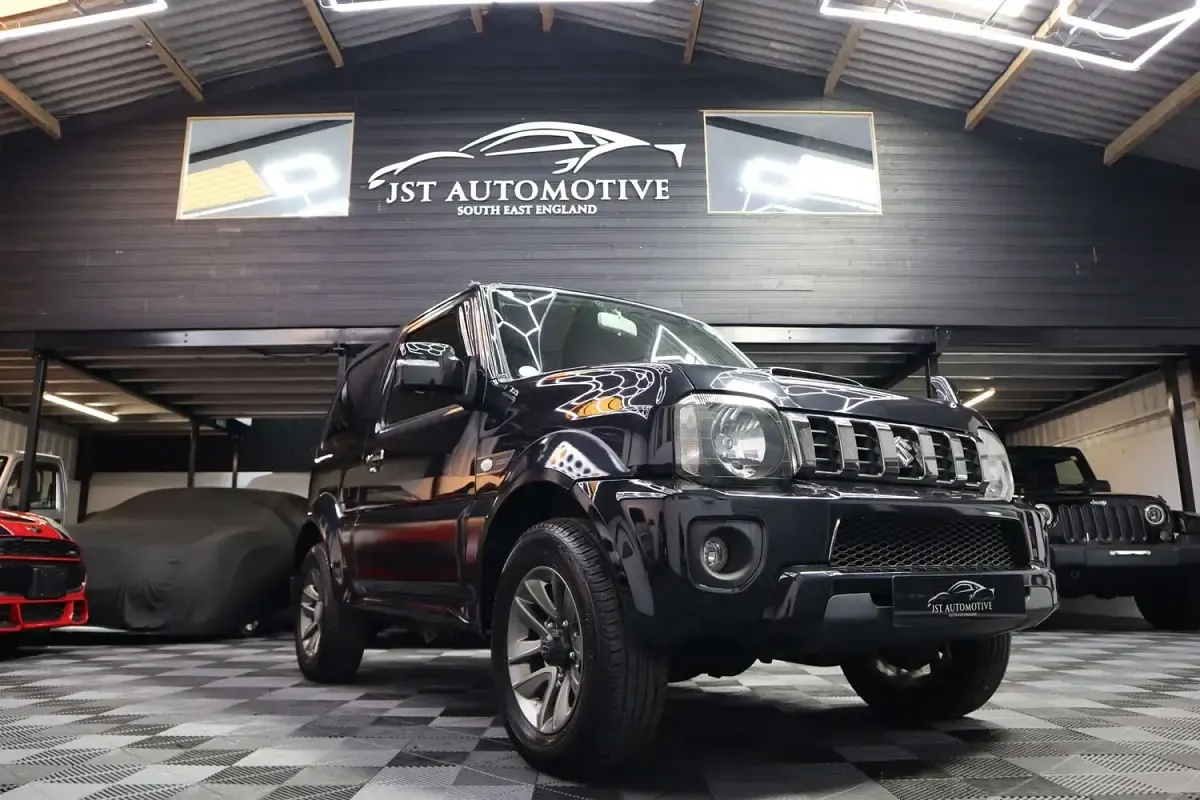 Used Suzuki Jimny SZ4 85 HP (62 kW) 2015 Black SUV