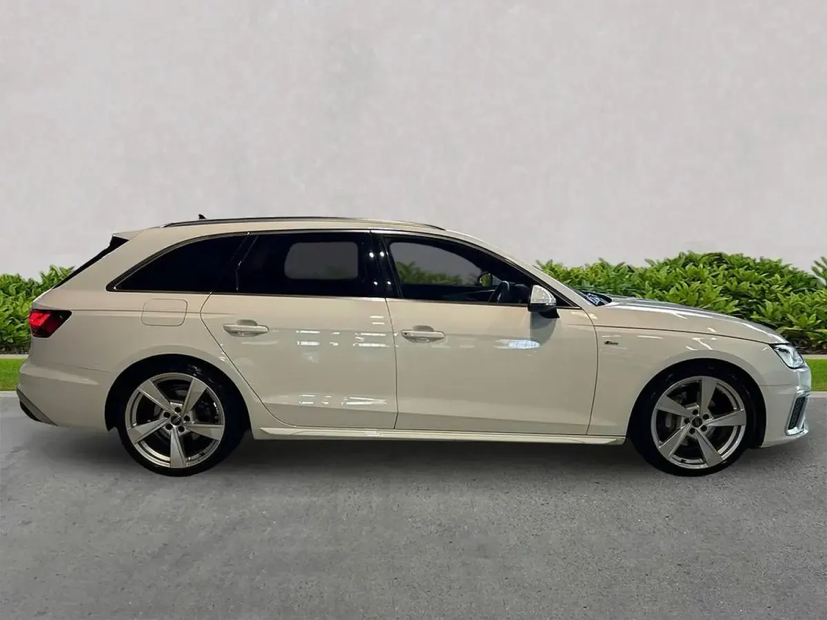 Used Audi A4 S-Line 200 HP (147 kW) 2024 White Estate