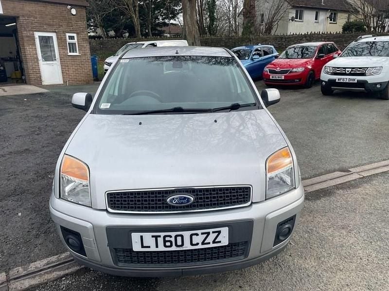 Used Ford Fusion Titanium 99 HP (72 kW) 2010 Silver Hatchback