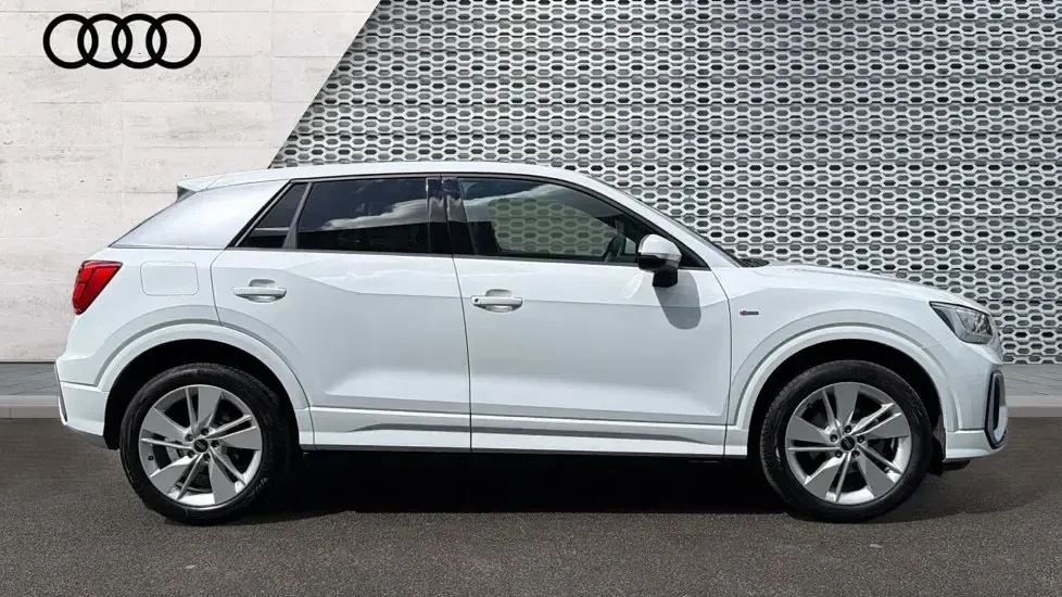Used Audi Q2 S-Line 150 HP (110 kW) 2025 White SUV