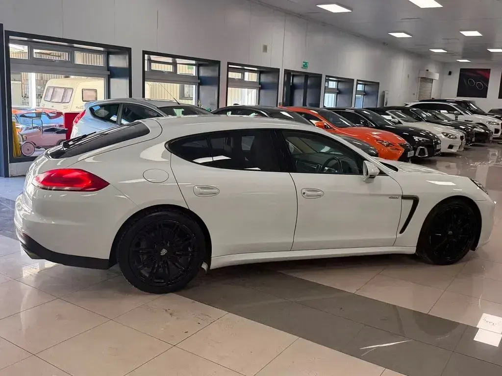 Used Porsche Panamera 300 HP (220 kW) 2014 White Hatchback