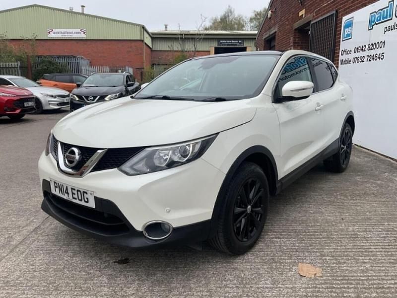 Used Nissan Qashqai Acenta Premium 2014 White SUV