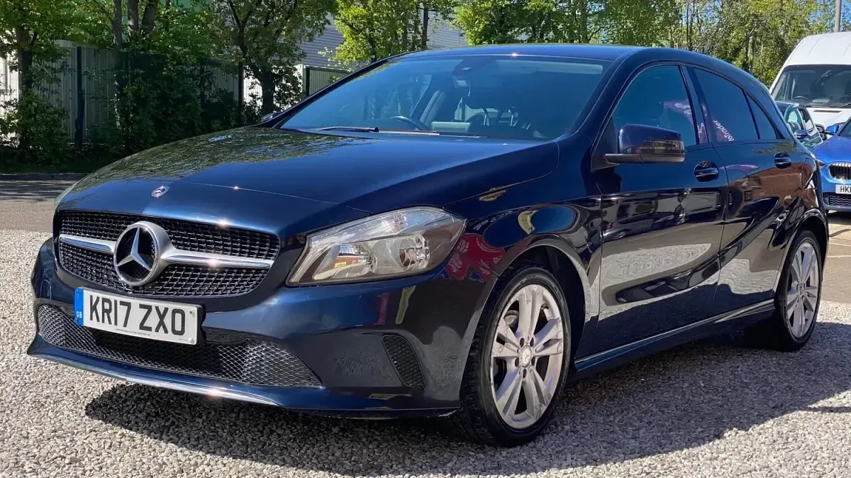 Used Mercedes A180 122 HP (89 kW) 2017 Blue Hatchback
