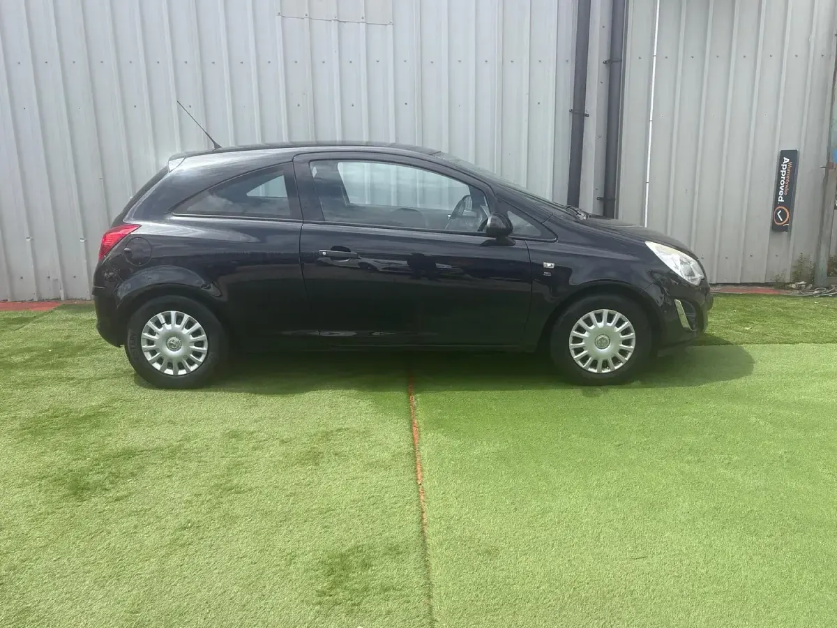 Used Vauxhall Corsa S 65 HP (47 kW) 2012 Black Hatchback