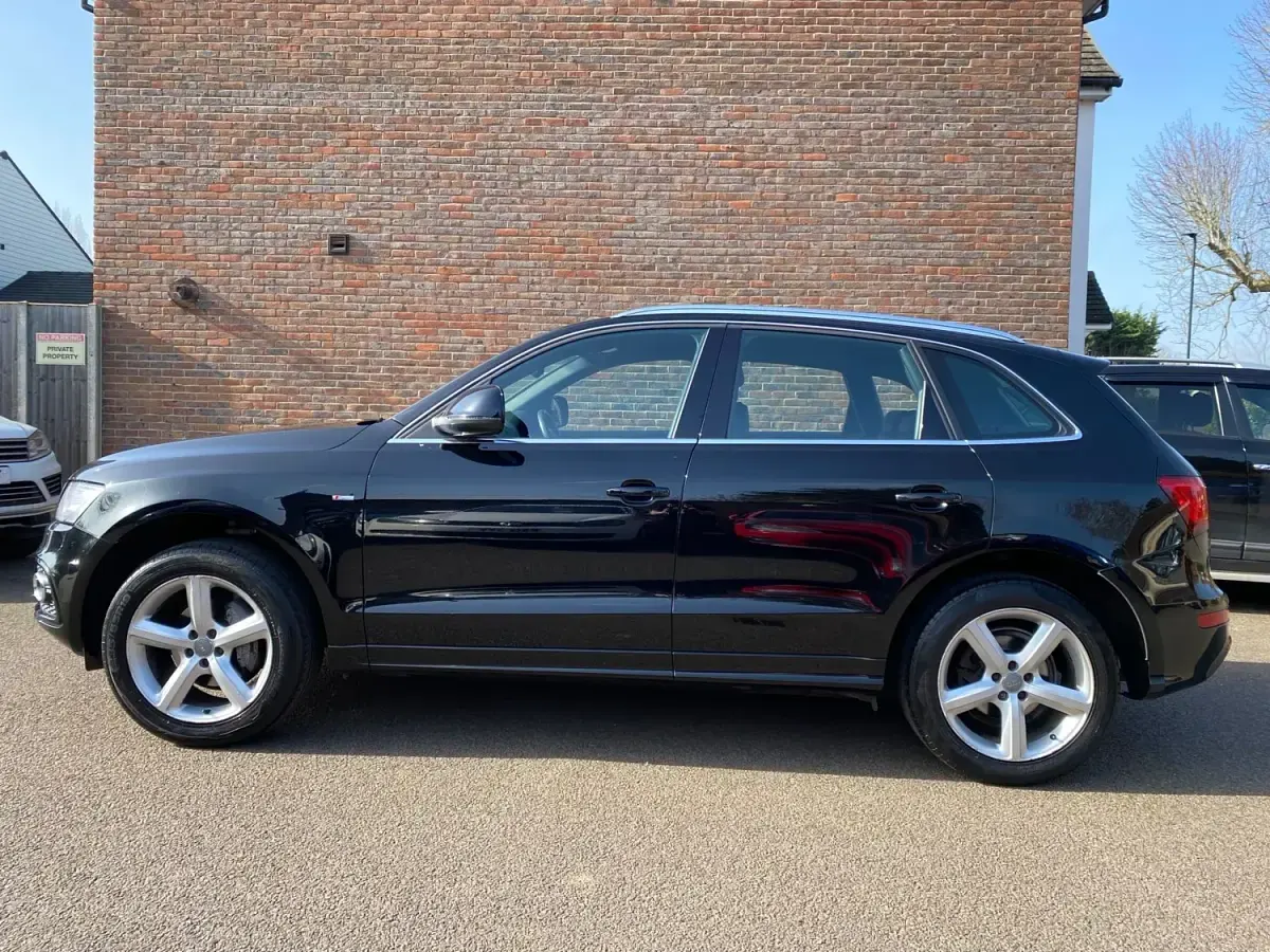 Begagnad Audi Q5 S-Line 225 HK (165 kW) 2013 Svart SUV