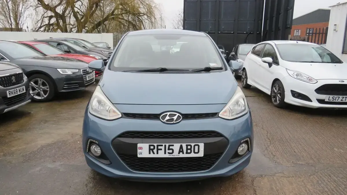 Used Hyundai i10 Premium 87 HP (63 kW) 2015 Blue Hatchback