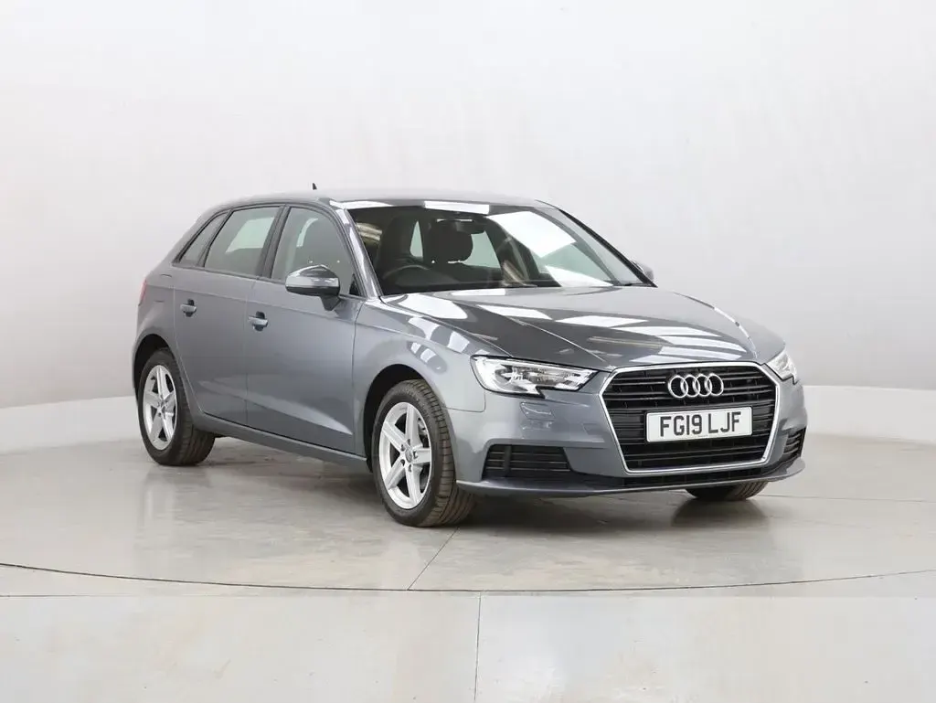 Begagnad Audi A3 Sportback Comfort 150 HK (110 kW) 2019 Grå Halvkombi