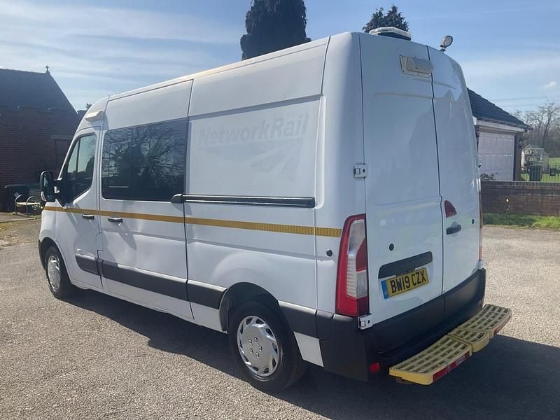 Second-hand Vauxhall Movano 130 CP (95 kW) 2019 Alb Monovolum