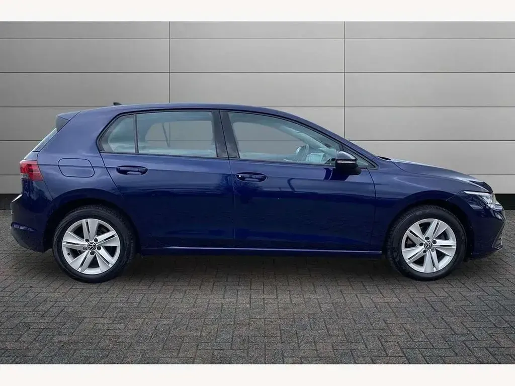 Used VW Golf VII Life 130 HP (95 kW) 2021 Blue Hatchback