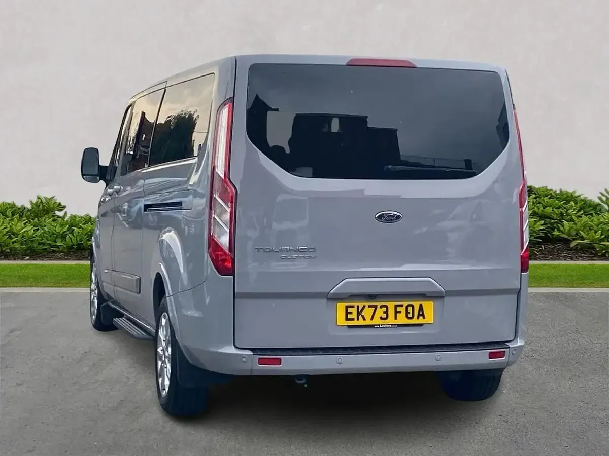 Used Ford Tourneo Titanium 130 HP (95 kW) 2023 Grey MPV