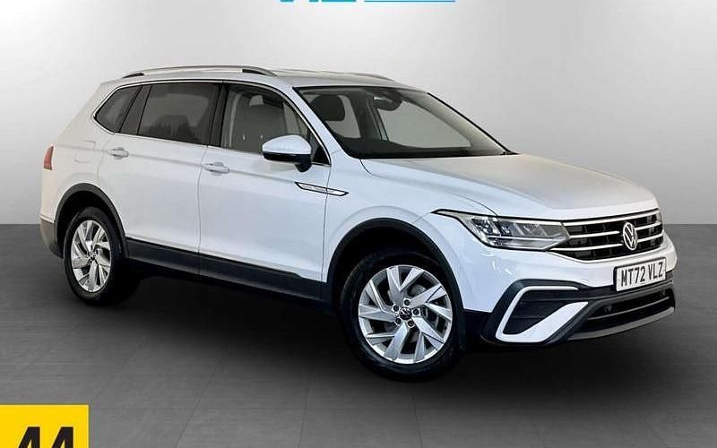 Used 2024 VW Tiguan Allspace Life SUV | £20,495 (Good price) - Image 1/2