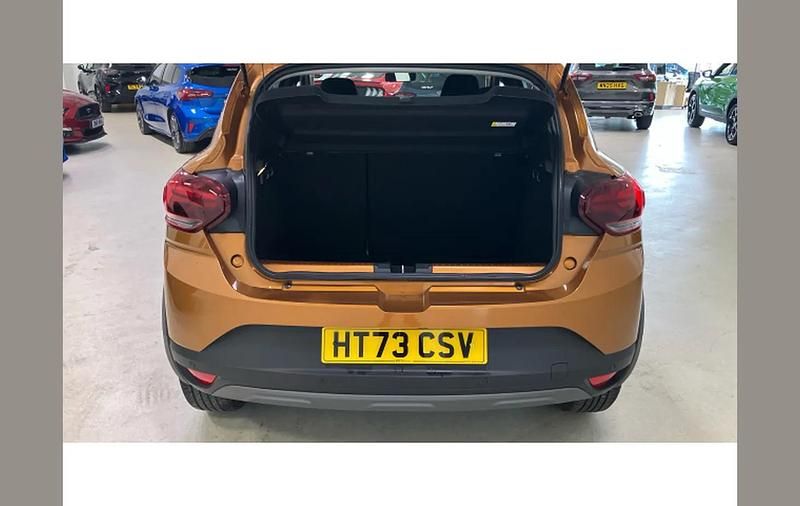 Used Dacia Sandero Expression 90 HP (66 kW) 2023 Orange SUV