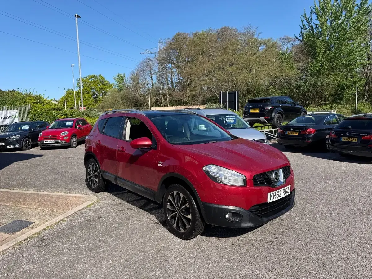 Used Nissan Qashqai N-TEC 117 HP (86 kW) 2013 Red SUV