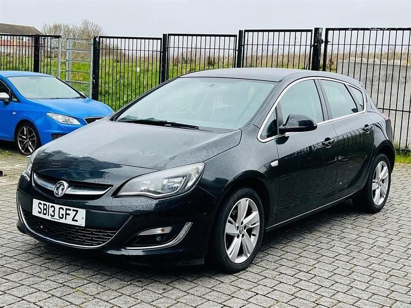 Second-hand Vauxhall Astra SRi 2013 Negru Hatchback