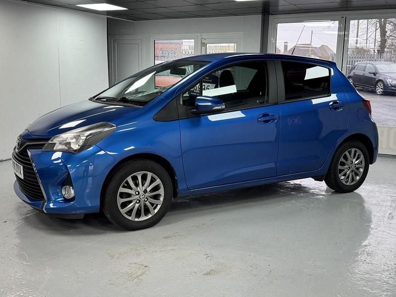 Usado Toyota Yaris 99 HP (72 kW) 2017 Azul Citadino