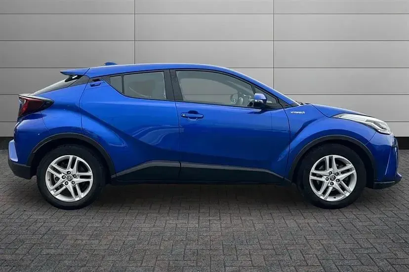 Second-hand Toyota C-HR 122 CP (89 kW) 2021 Albastru SUV