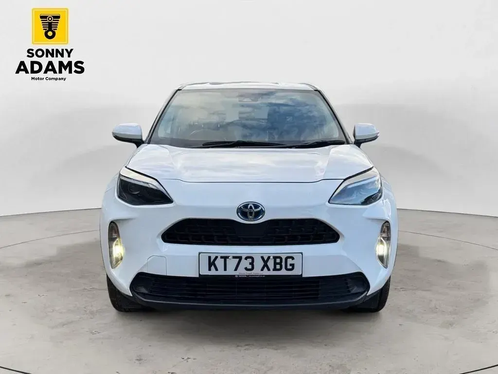 Used Toyota Yaris Hybrid 2024 White Hatchback