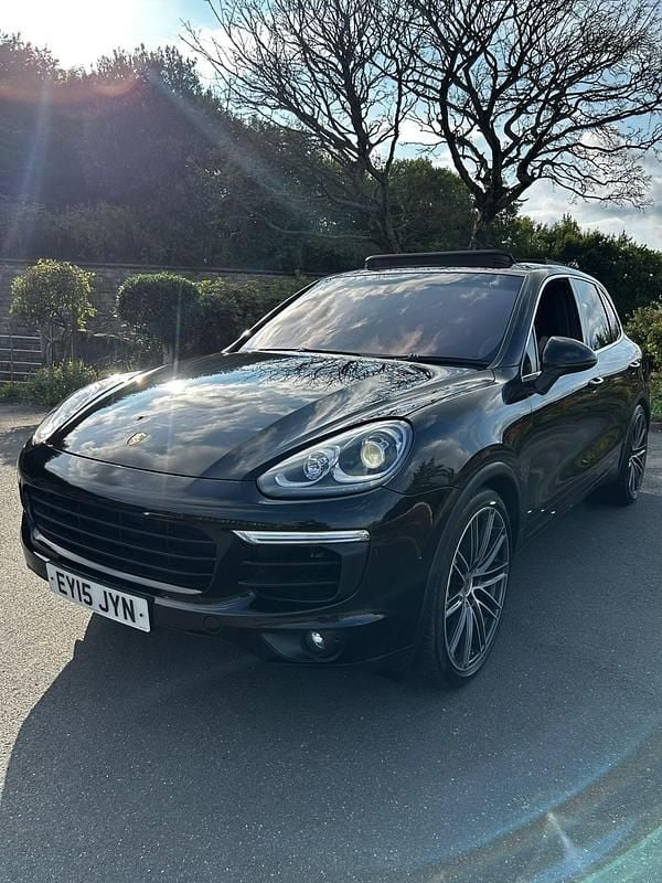 Black Used 2015 Porsche Cayenne S E-Hybrid SUV | £15,999 - Image 1/4
