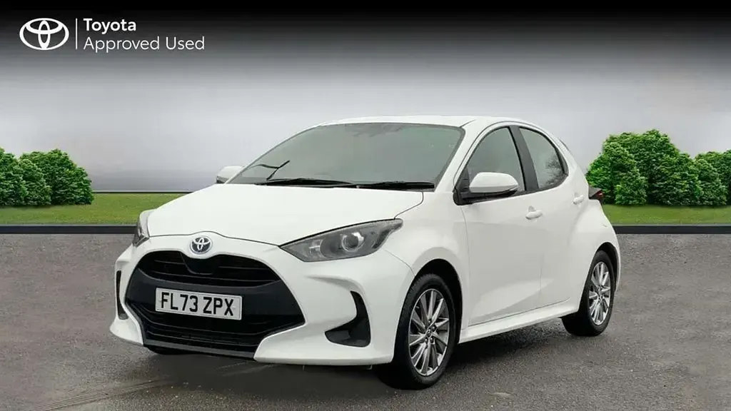 Usado Toyota Yaris Hybrid 116 HP (85 kW) 2023 Branco Citadino