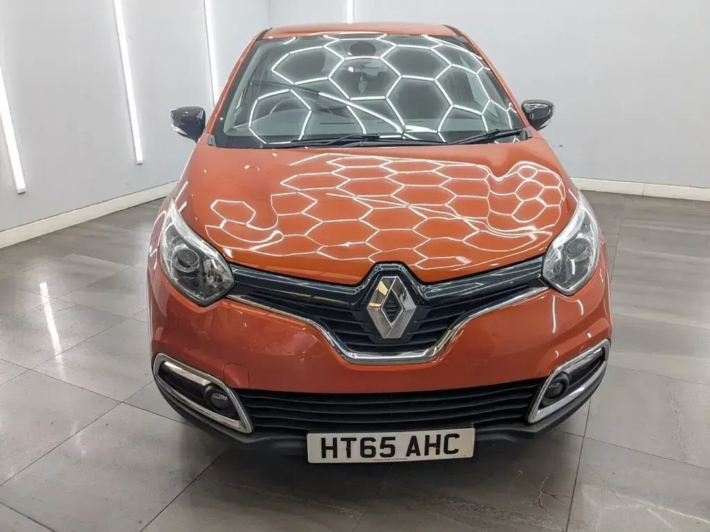 Used Renault Captur Dynamique 90 HP (66 kW) 2016 Orange SUV