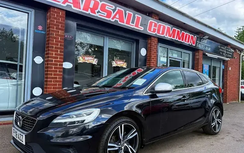Second-hand Volvo V40 R-Design Pro 122 CP (89 kW) 2018 Hatchback