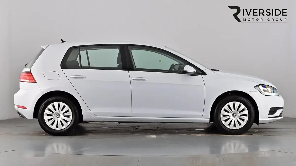 Used VW Golf VII S 125 HP (91 kW) 2018 White silver Hatchback