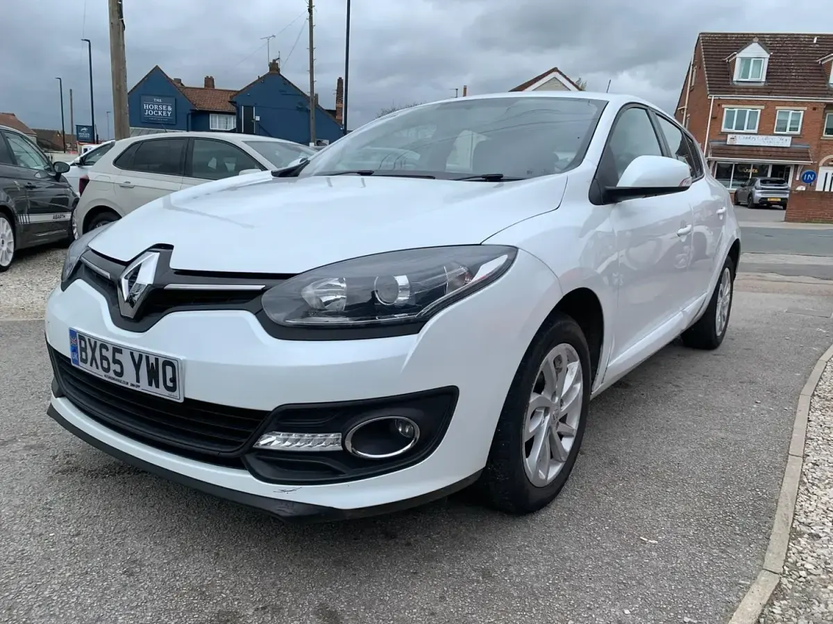 Używany Renault Mégane IV Expression+ 110 KM (80 kW) 2016 Biały Hatchback