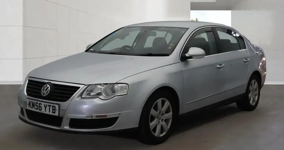 Begagnad VW Passat SE 2006 Silver Sedan