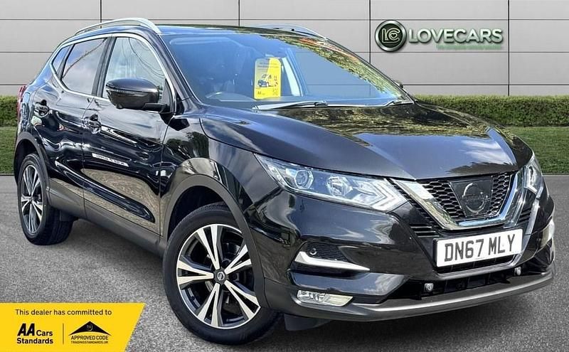 Black Used 2017 Nissan Qashqai N-Connecta SUV | £8,795 (Fair price) - Image 1/4