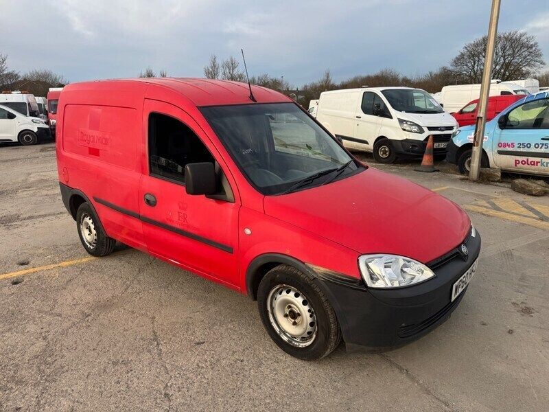Red Used 2011 Vauxhall Combo MPV | £1,699 (Super price) - Image 1/4
