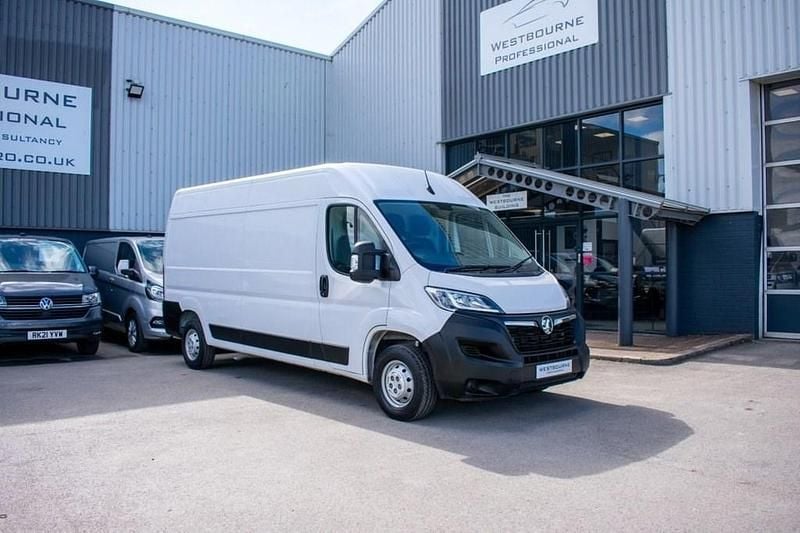 White Used 2023 Vauxhall Movano Van | £15,980 (Good price) - Image 1/3