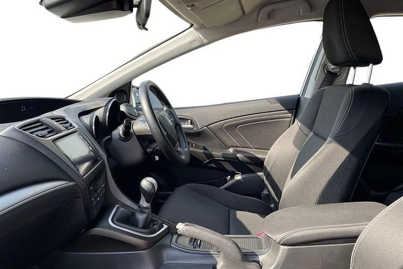 Used Honda Civic SE Plus 100 HP (73 kW) 2016 Silver Hatchback