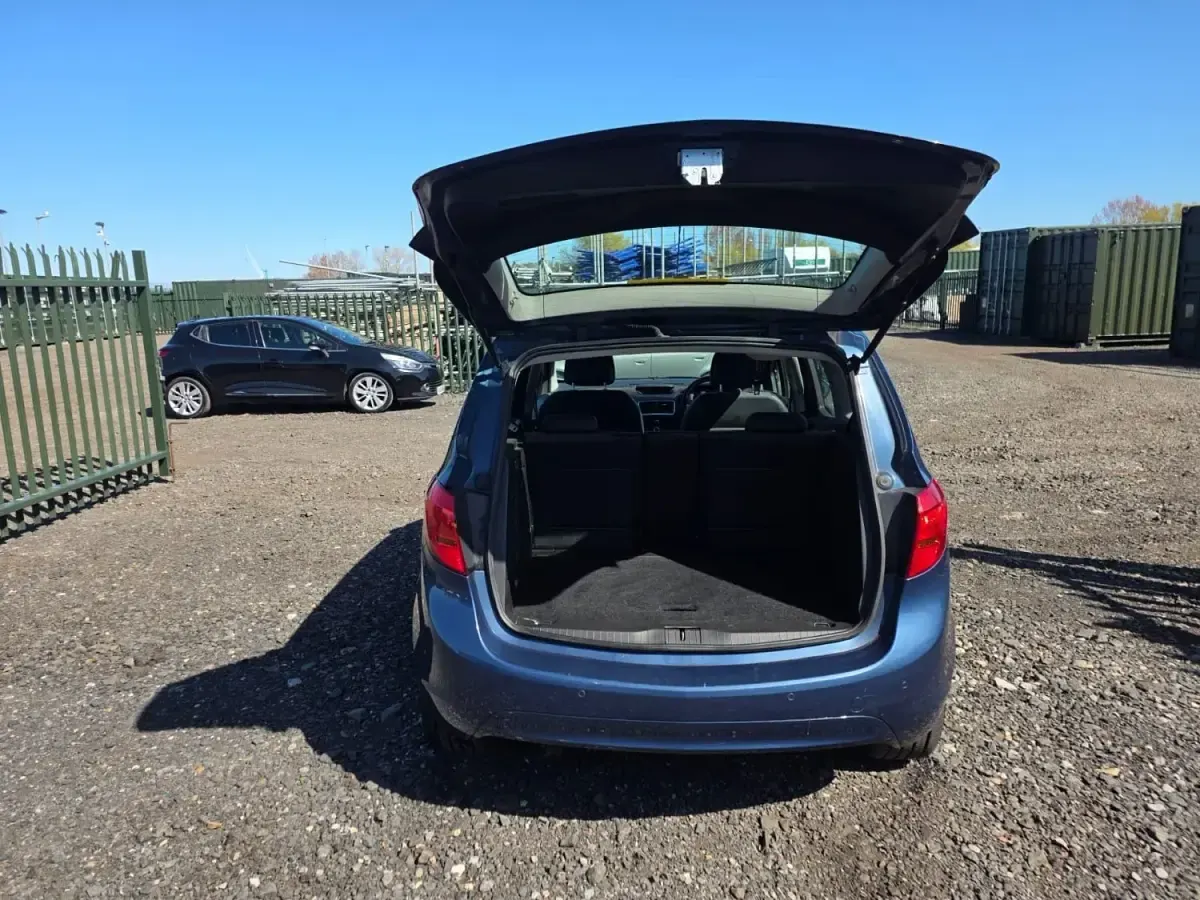 Second-hand Vauxhall Meriva 2015 Albastru Monovolum