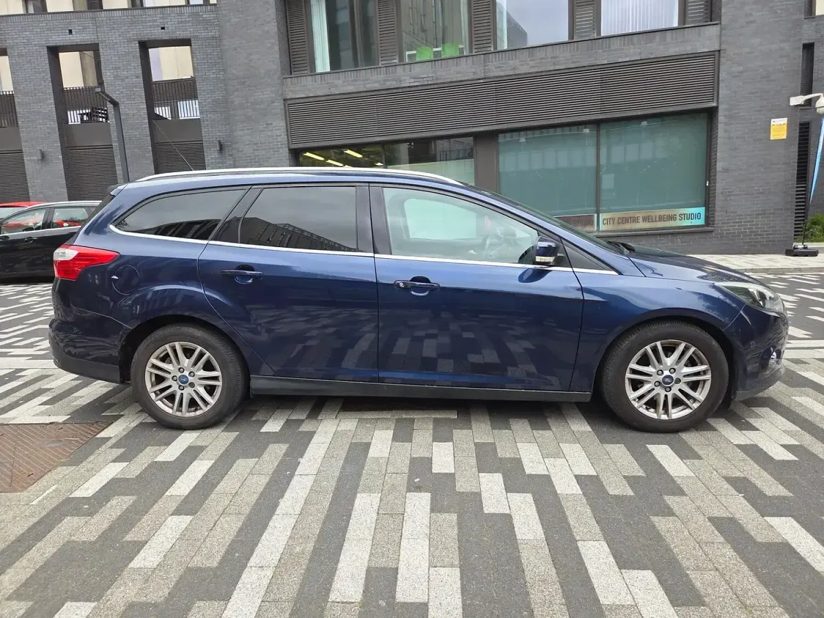 Used Ford Focus Titanium 115 HP (84 kW) 2012 Blue Estate