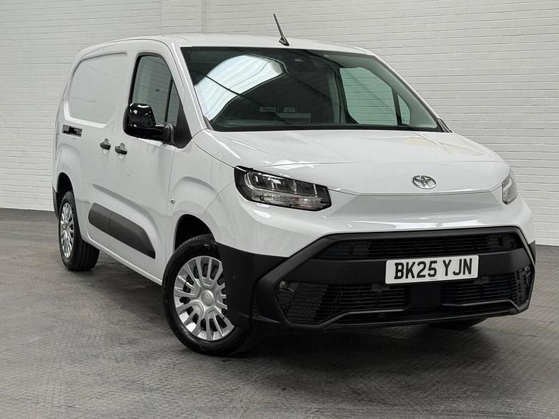 Used Toyota Proace 120 HP (88 kW) 2025 White MPV