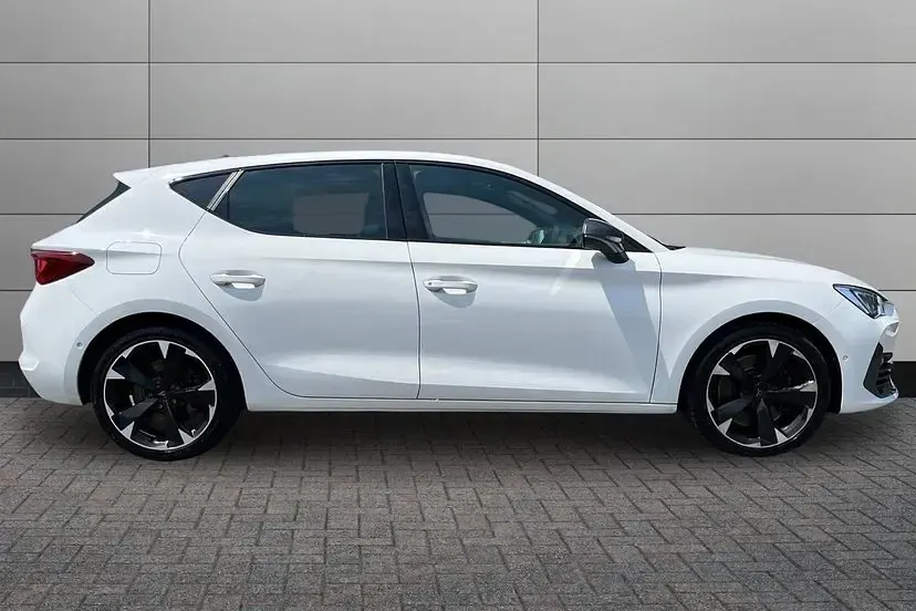 Used Cupra Leon VZ1 245 HP (180 kW) 2023 Nevada white Hatchback