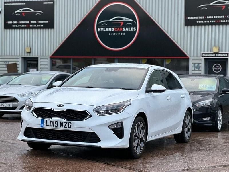 Used Kia Ceed 114 HP (83 kW) 2019 White Hatchback