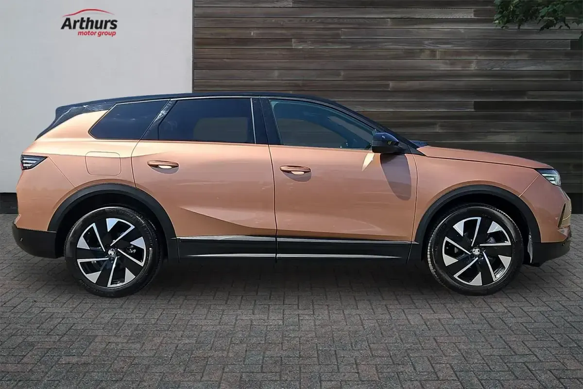 Used Vauxhall Grandland X GSe 134 HP (98 kW) 2024 Brown SUV