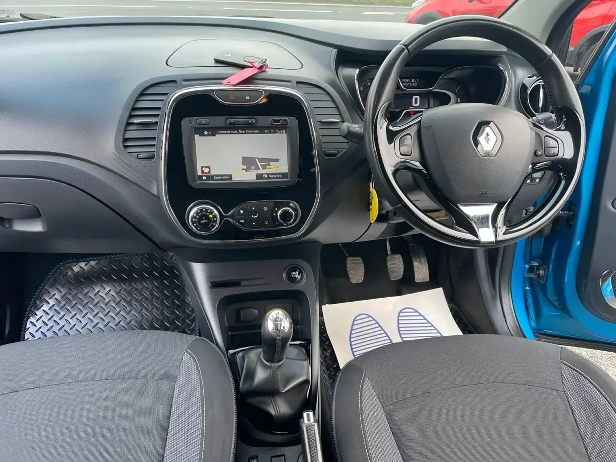 Used Renault Captur Dynamique 90 HP (66 kW) 2016 Blue SUV