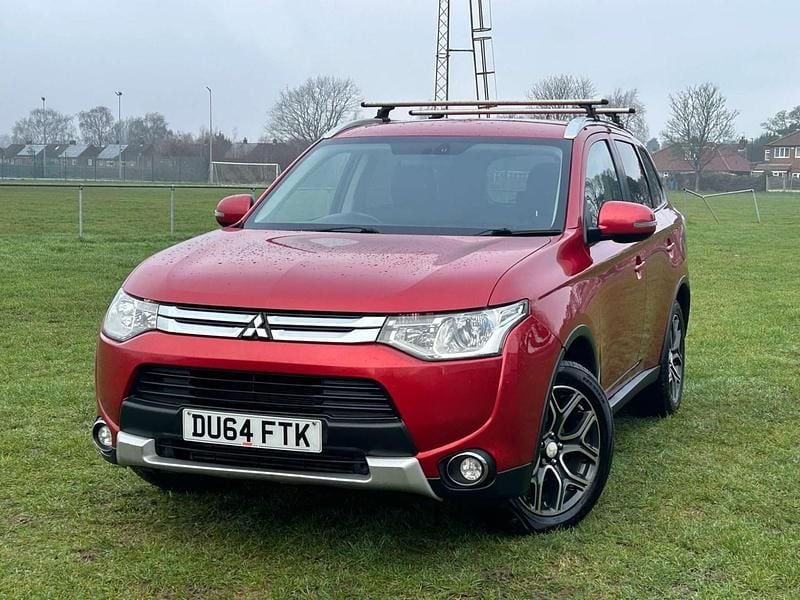 Used Mitsubishi Outlander 2015 Red SUV