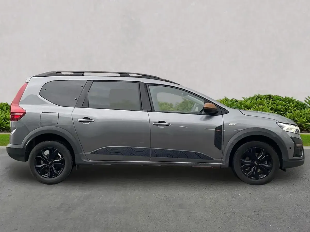 Begagnad Dacia Jogger Extreme 110 HK (80 kW) 2023 Grå Minibuss