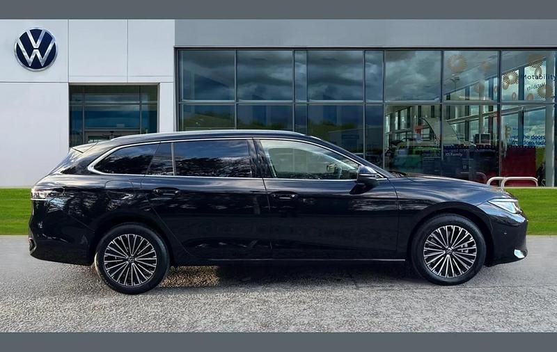 Used VW Passat Elegance 200 HP (147 kW) 2025 Black Estate