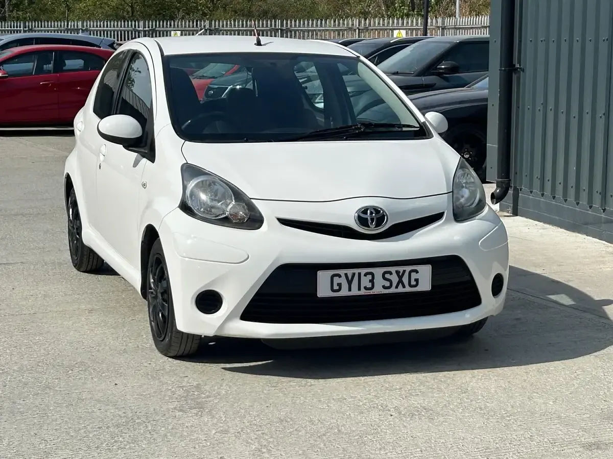 Used Toyota Aygo 68 HP (50 kW) 2013 White Hatchback