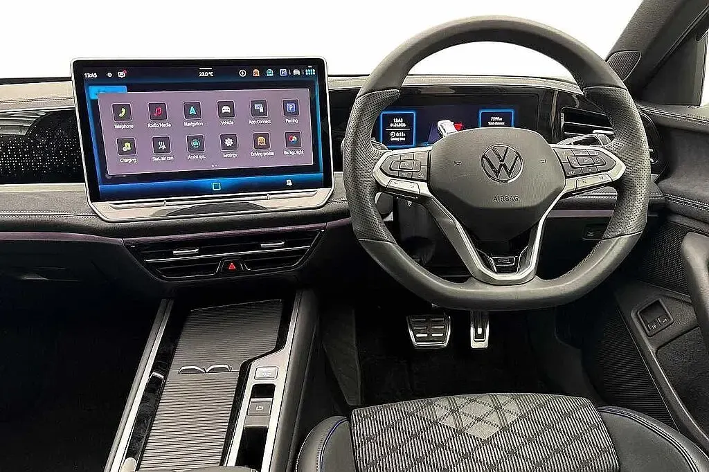 Used VW Passat R-line 272 HP (200 kW) 2025 Black Estate