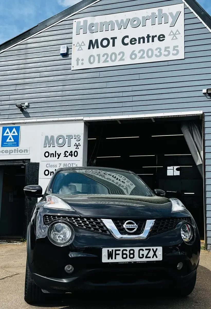 Used Nissan Juke N-Connecta 110 HP (80 kW) 2018 Black SUV