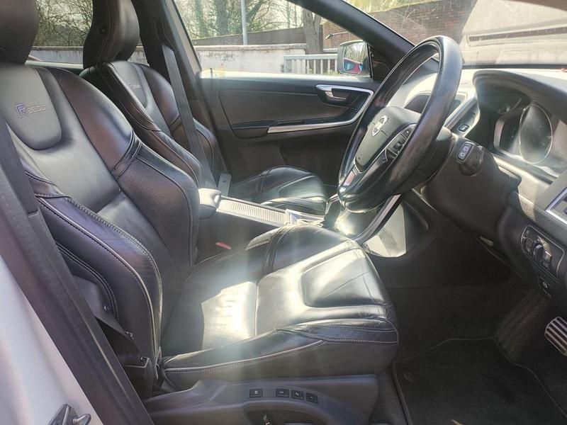 Used Volvo XC60 R-Design 215 HP (158 kW) 2013 White SUV